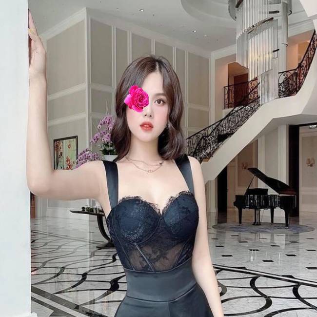 Bảo Ngọc - Gái gọi mặt xinh, duyên dáng
