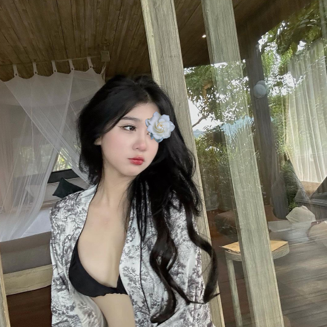 Hồng Nhung - Kỹ nữ Vĩnh Tuy vú bự bóp sướng