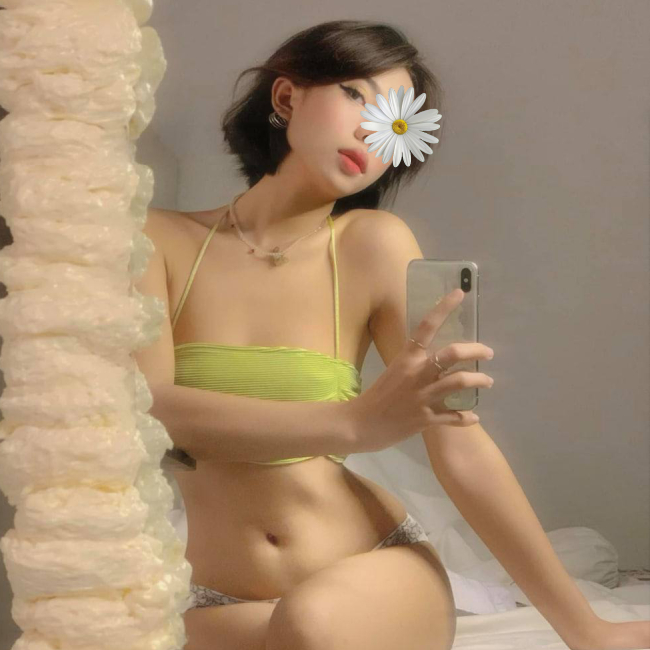 Phương Vy - Em gái sexy chuyên dọn WC