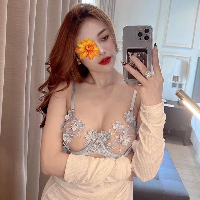 Thu Hạ - Em gái gọi ngực bự, mông cong