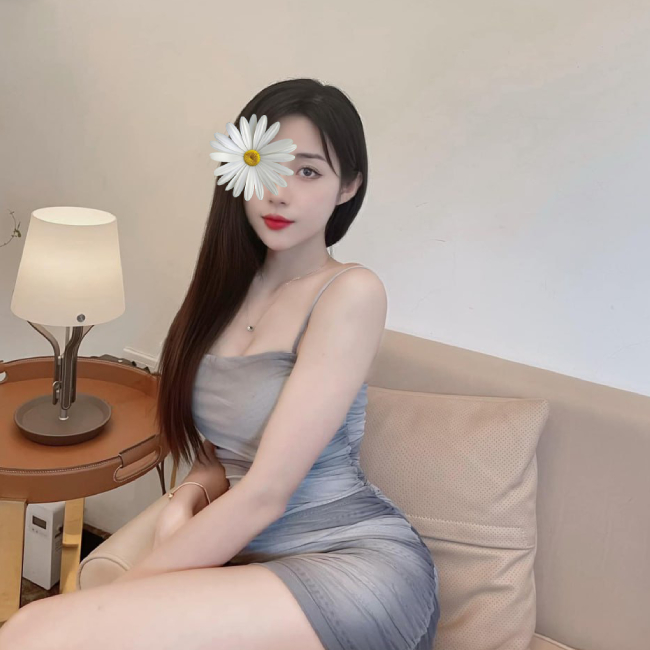 Thủy Tiên - Gái đẹp Kim Mã chiều khách hết mức